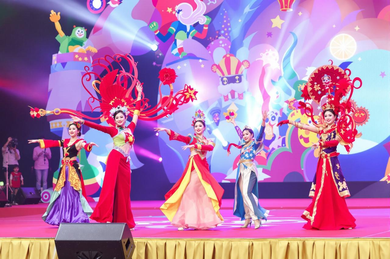 菠萝视频2026年度影迷嘉年华